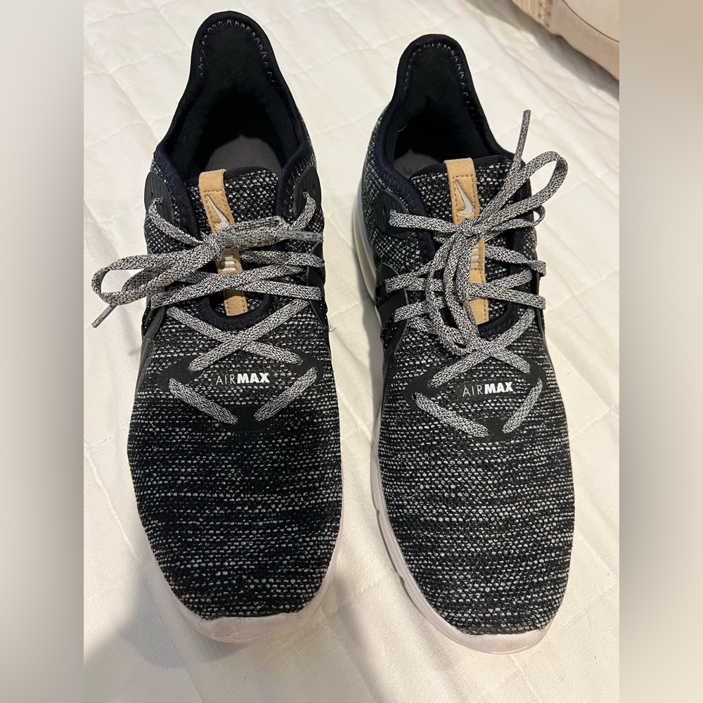 Men’s Nike airmax. Wore twice.